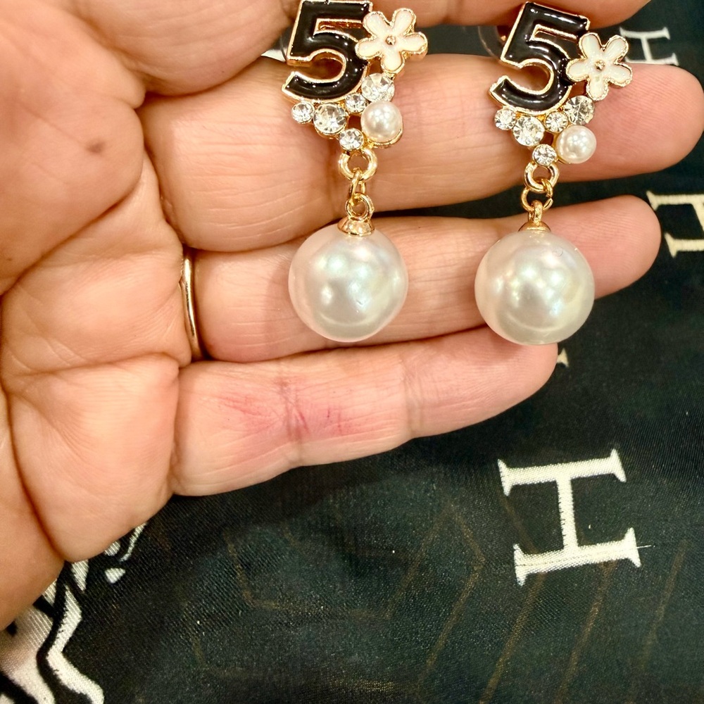 Stunning Pearl Drop Earrings - Gold & White with crystal accents